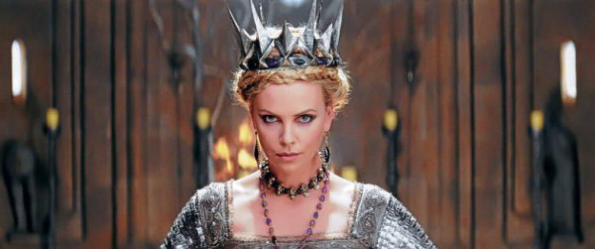 Charlize encarna a la malvada madrastra de Blancanieves