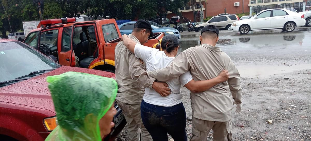 Cientos de afectados y zonas incomunicadas en norte de Honduras por tormenta tropical Sara