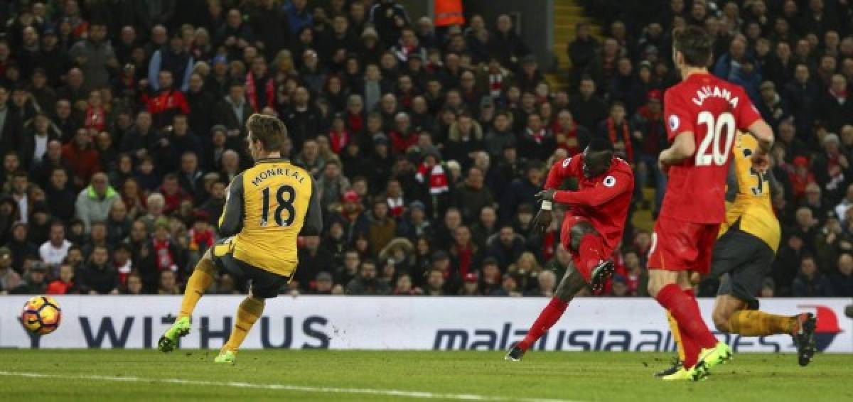 Liverpool venció 3-1 al Arsenal y lo supera en la tabla