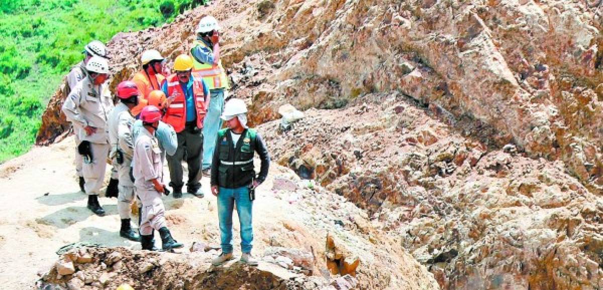 Reanudan labores de búsqueda de los mineros atrapados en El Corpus