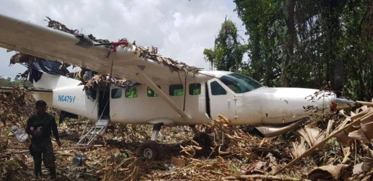 Hallan dos narcoavionetas en pista clandestina de Brus Laguna, Gracias a Dios