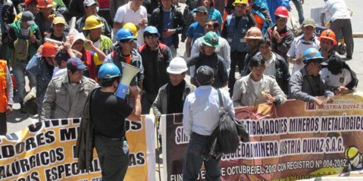 Perú declara estado de emergencia en zona donde protesta antiminera dejó tres muertos