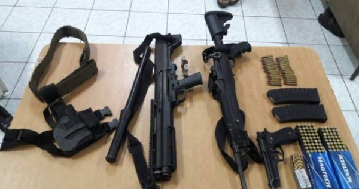 En las viviendas de los implicados se encontraron armas y abundantes municiones.