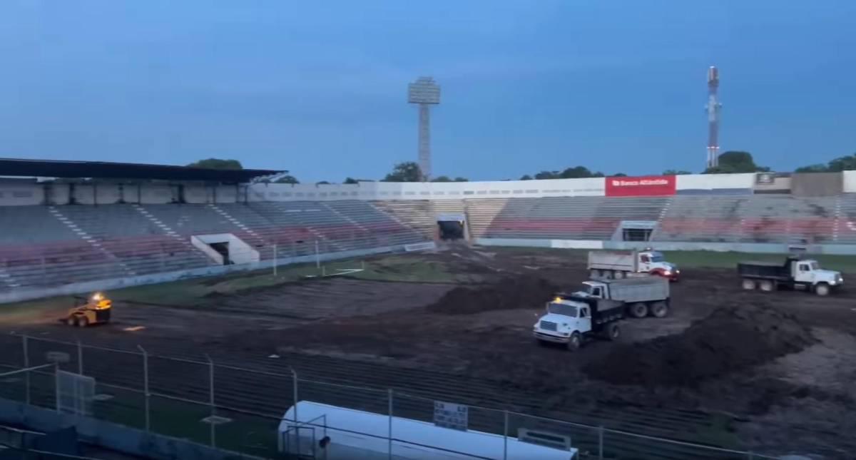 Así van los avances en el estadio Ceibeño con el cambio de grama híbrida ¿cuándo lo entregan?