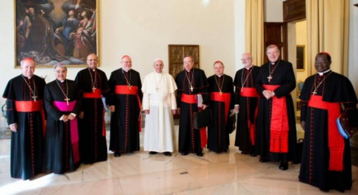 El Consejo de los Nueve Cardenales, al centro el Papa Francisco y su lado el cardenal Oscar Andrés Rodríguez, foto: L' Osservatore Romano.