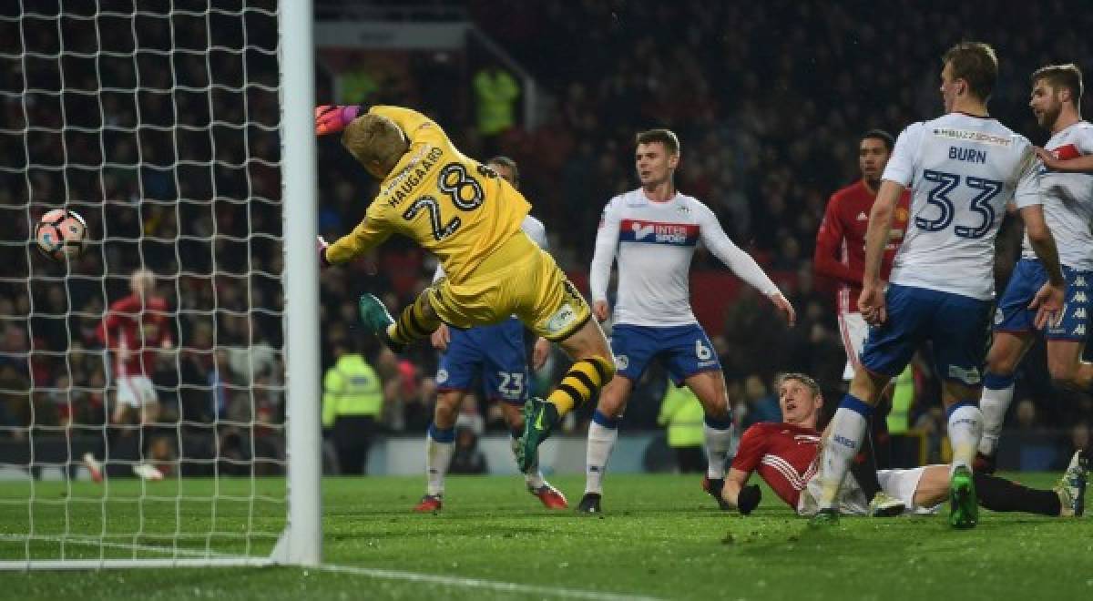 El Manchester United avanza a octavos de Copa con goleada