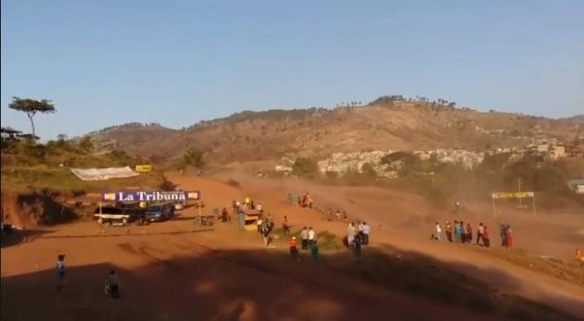 Hombre pierde la vida en aparatoso accidente de motocross