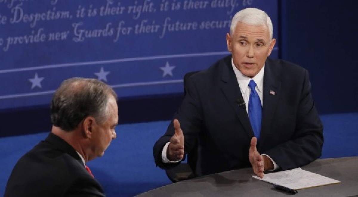 Candidatos a vicepresidencia Pence y Kaine chocan sobre la inmigración