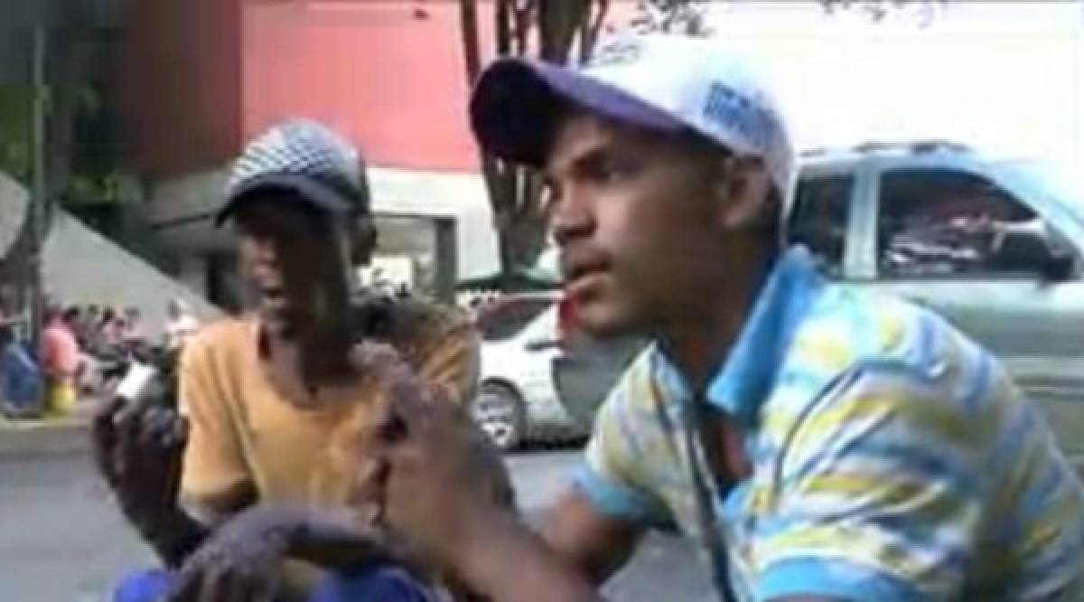 Crisis y escasez en Venezuela hace que las personas busquen su comida entre la basura