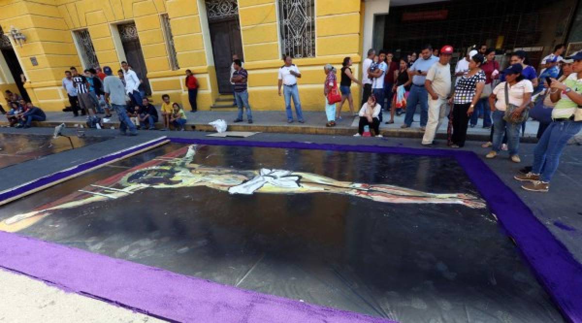 FOTOS: Alfombras con color y tradición en Tegucigalpa