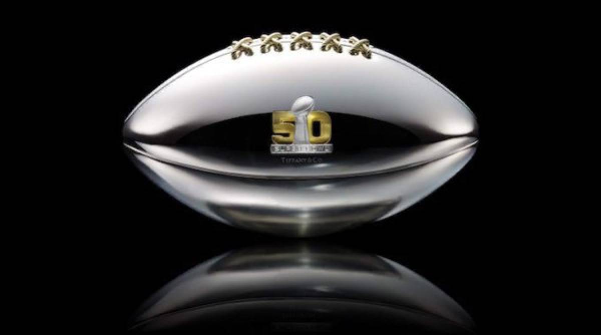 Carlos Campos 'clasifica' al Super Bowl 50 con diseño de balón conmemorativo