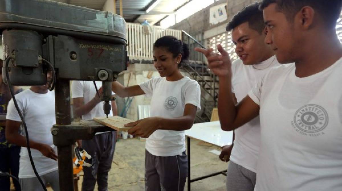 Recorrido por el colegio más longevo de Honduras: Instituto Central Vicente Cáceres