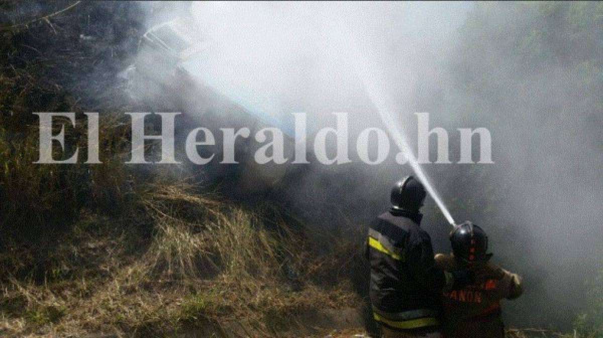 Camión cae a abismo luego que criminales le prendieran fuego en colonia Cerro Grande