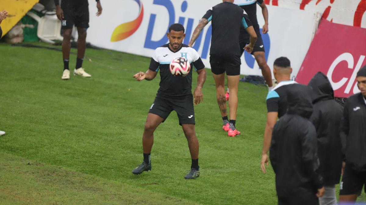 Honduras entrena bajo la lluvia previo al juego ante México por la Nations League