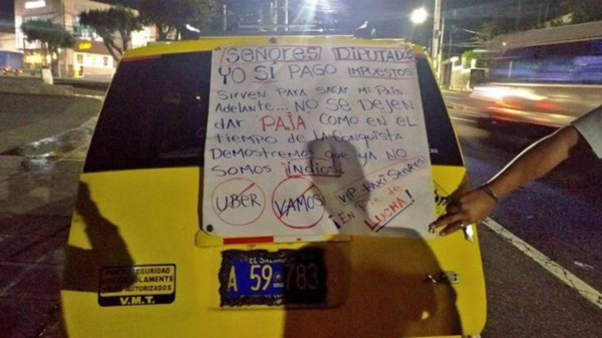 Taxis salvadoreños exigen bloquear operaciones de Uber 