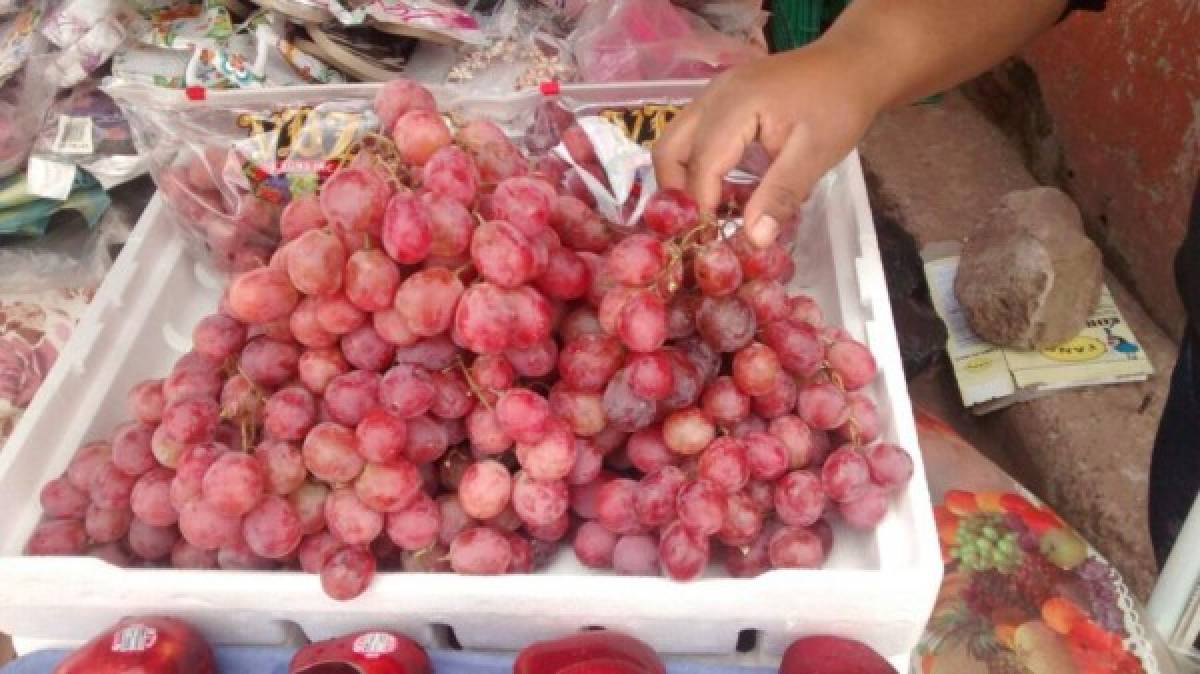 Navidad: Hondureños consumirán unas 300 mil cajas de uvas y manzanas