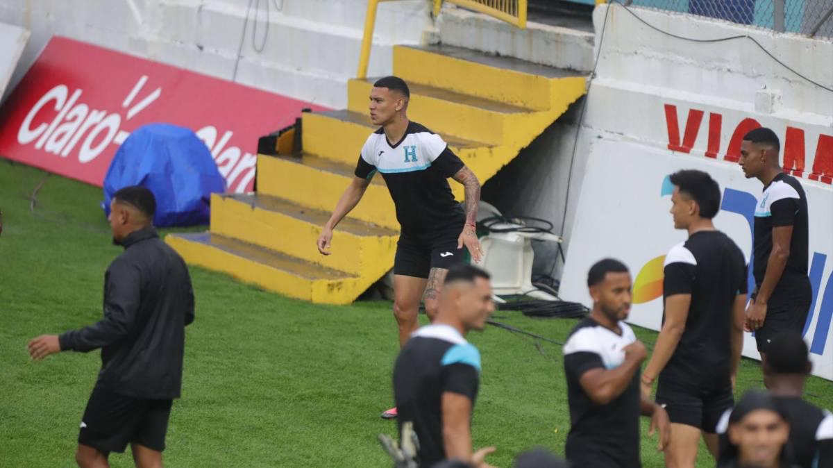 Honduras entrena bajo la lluvia previo al juego ante México por la Nations League