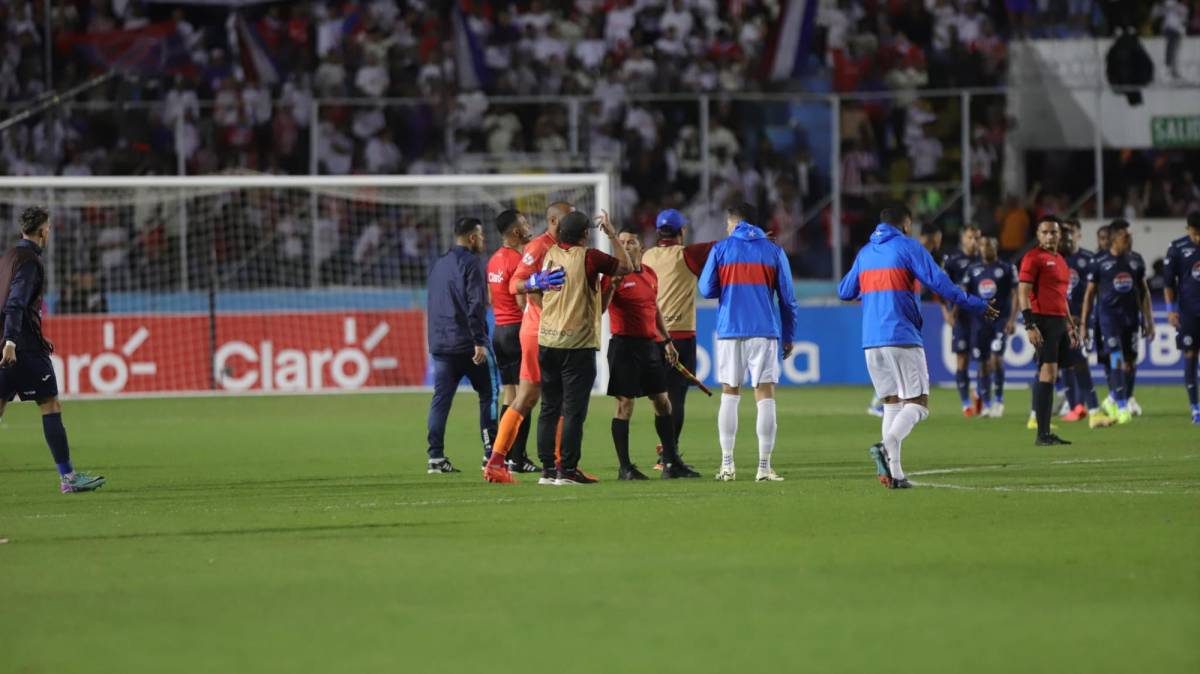 Zafarrancho en Olimpia vs Motagua: Así fue el encontronazo entre Pedro Troglio y Diego Vázquez