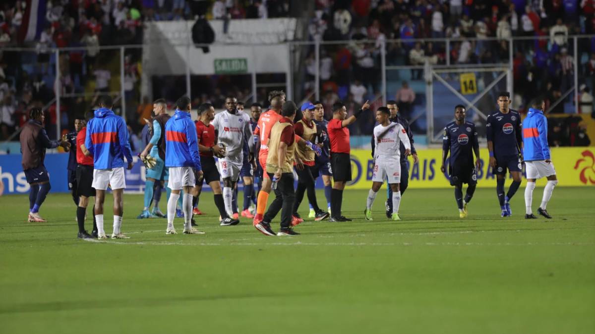 Tristeza del Olimpia tras perder final y no poder conseguir el penta en despedida de Troglio