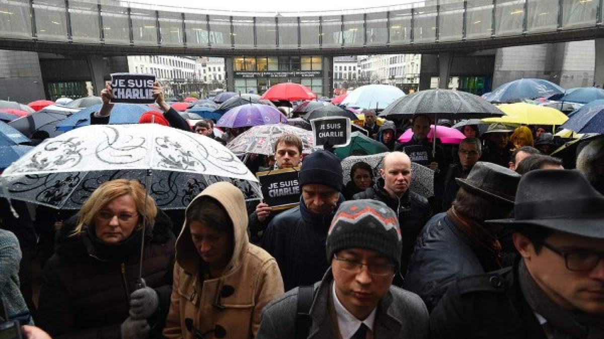 Minuto de silencio en toda Francia en homenaje a víctimas de Charlie Hebdo