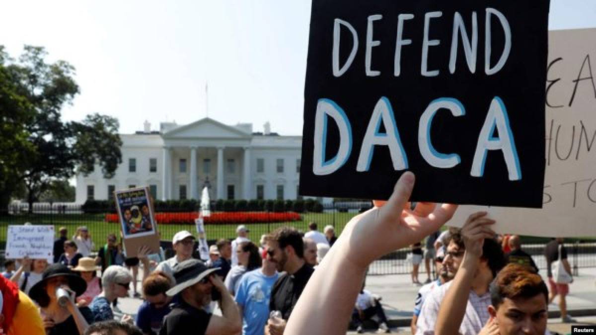 Corte Suprema de EEUU examinará si Trump puede poner fin a programa DACA