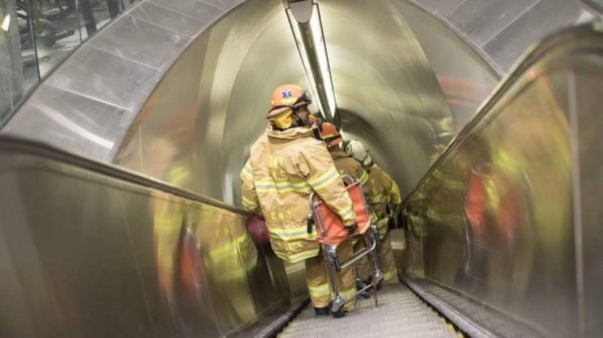 Tren de NY queda varado en túnel y luego ocurre estampida