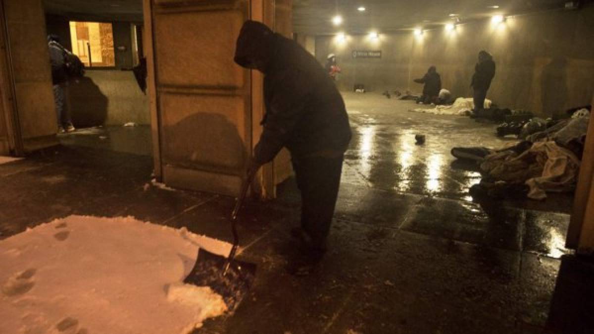 FOTOS: así resiste la gente bajo la súper nevada en Estados Unidos  