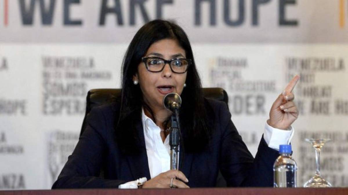 Canciller venezolana Delcy Rodríguez dice que opositor Leopoldo López dialoga con gobierno