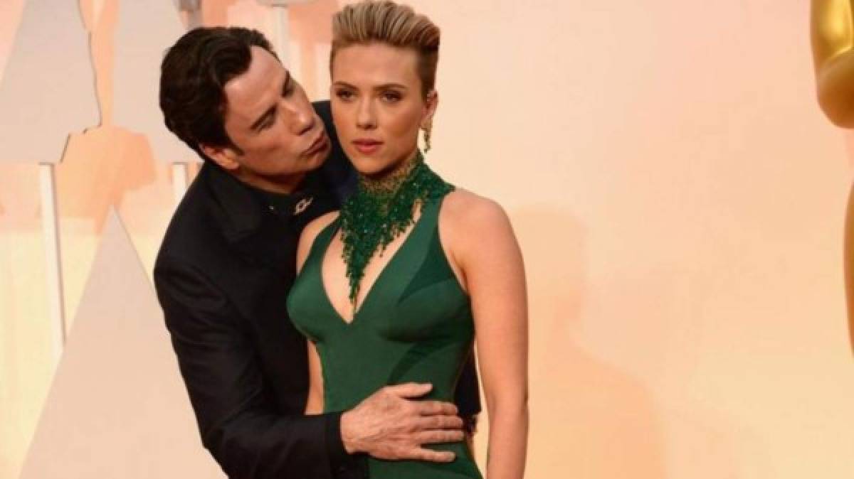 Memes de la mano larga de John Travolta a Scarlett Johannson