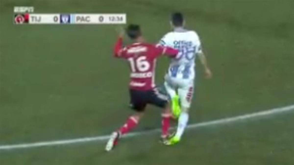 La lesión de Hirving Lozano en el duelo Tijuana Pachuca por la Liga MX