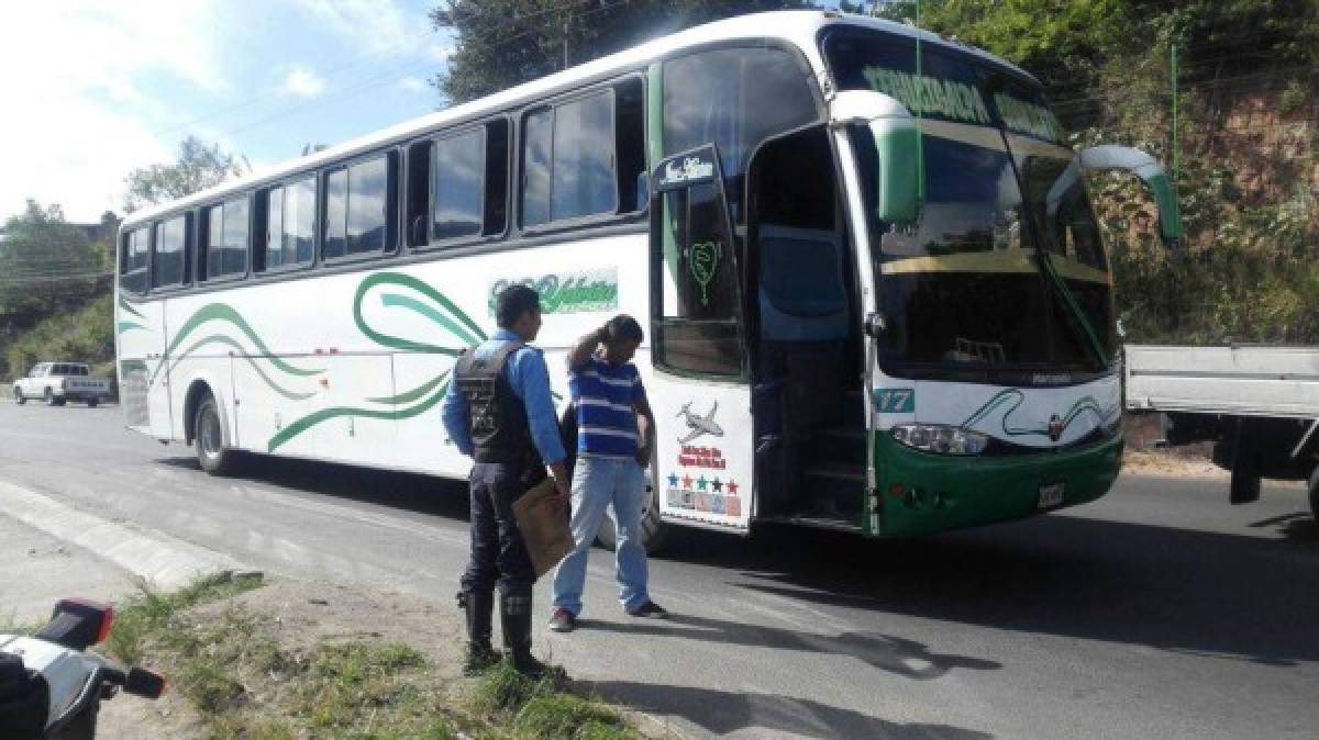 Honduras: Taxista casi pierde su brazo derecho al impactar contra autobús