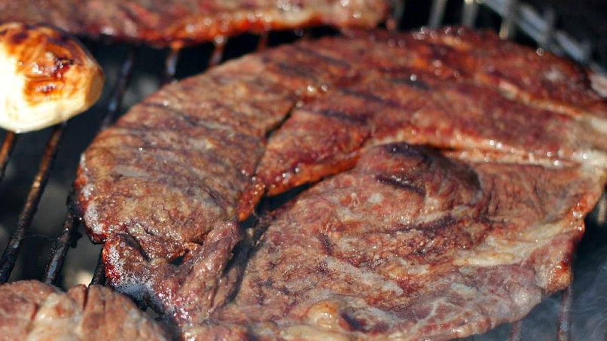 Mientras los pacientes sufren, colectivo de Libre festeja con carne asada en los centros de salud cerrados