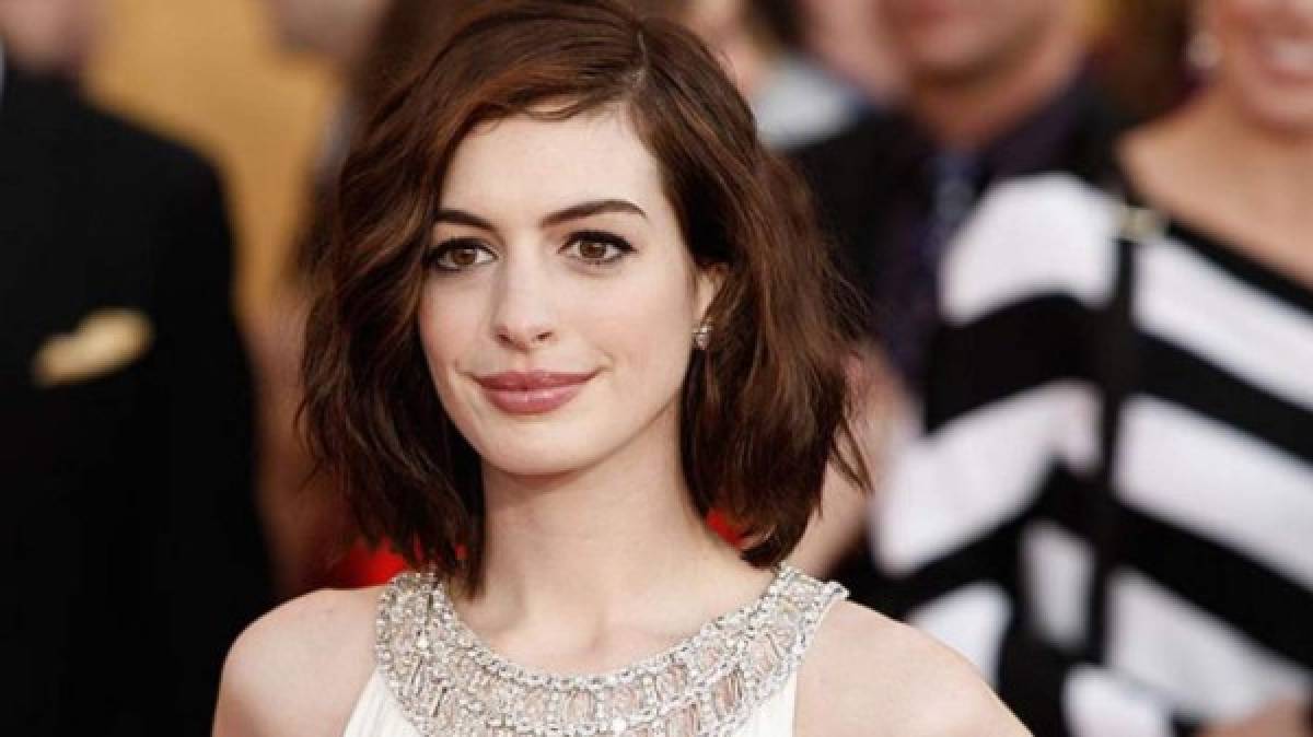 Anne Hathaway muestra su vientre de embarazada