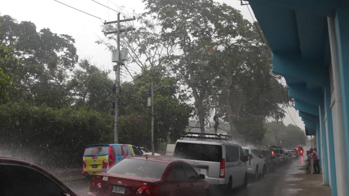 Tormenta Sara se comienza a sentir en Honduras ¿se jugará partido ante México?