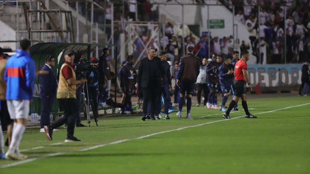 Zafarrancho en Olimpia vs Motagua: Así fue el encontronazo entre Pedro Troglio y Diego Vázquez