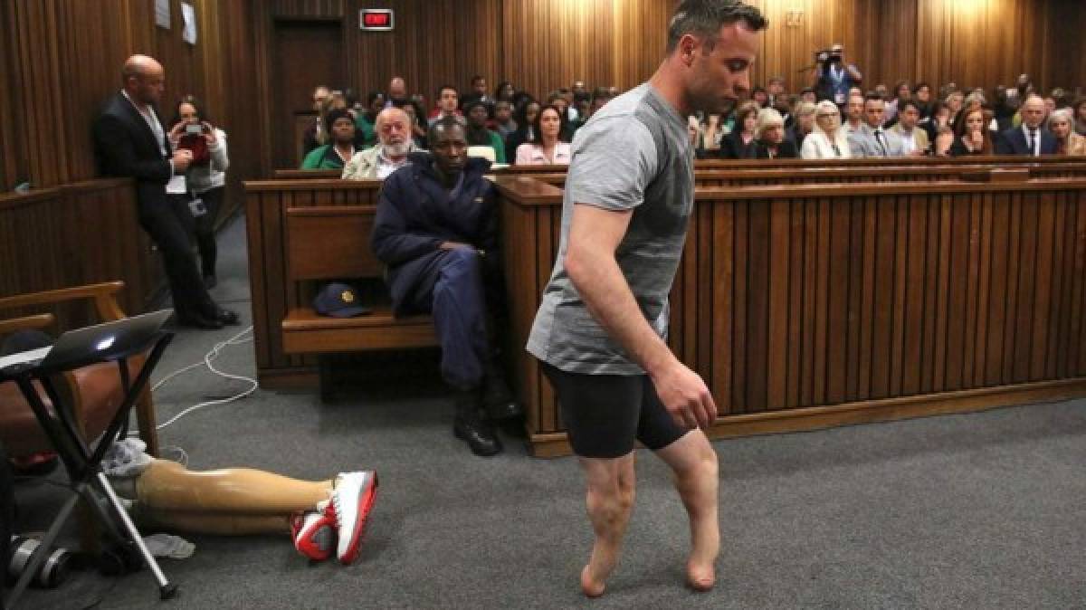 Hospitalizan a Oscar Pistorius tras caerse de la cama en prisión