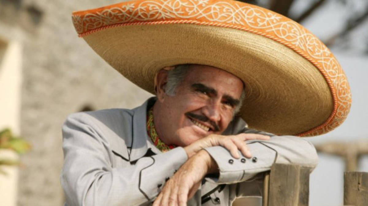 Vicente Fernández está hospitalizado por una trombosis pulmonar