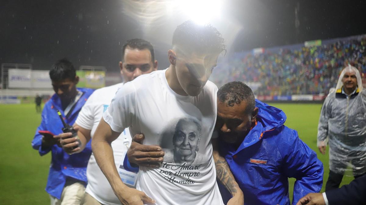 Durante victoria de la H ante México, Luis Palma dedica sus goles a su “mamita”