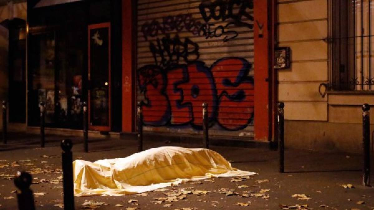 Ocho 'terroristas' muertos en los atentados de París, Francia