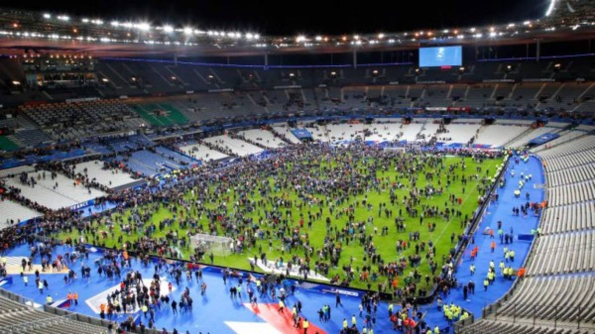 Así se escuchó la bomba en pleno partido que se jugaba en el Stade de France