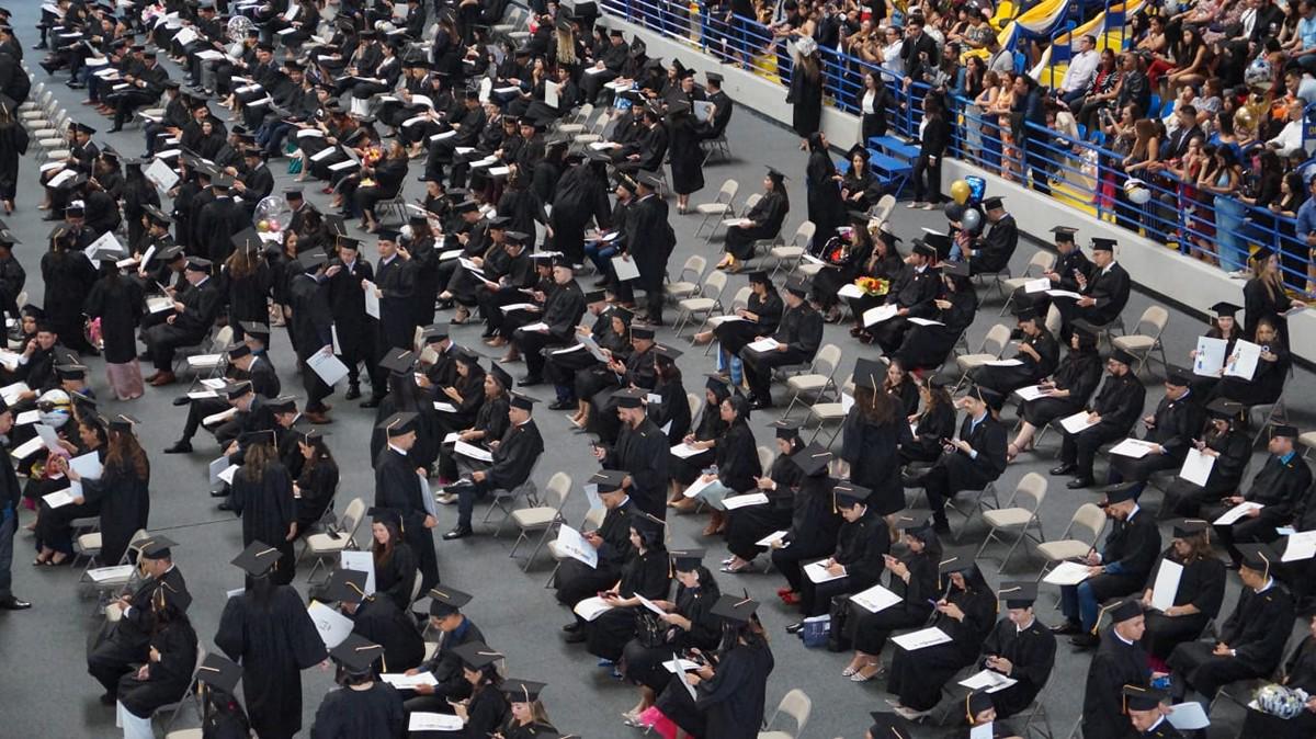 Más de 1,500 profesionales entrega UNAH en su segunda ceremonia de graduación 2024