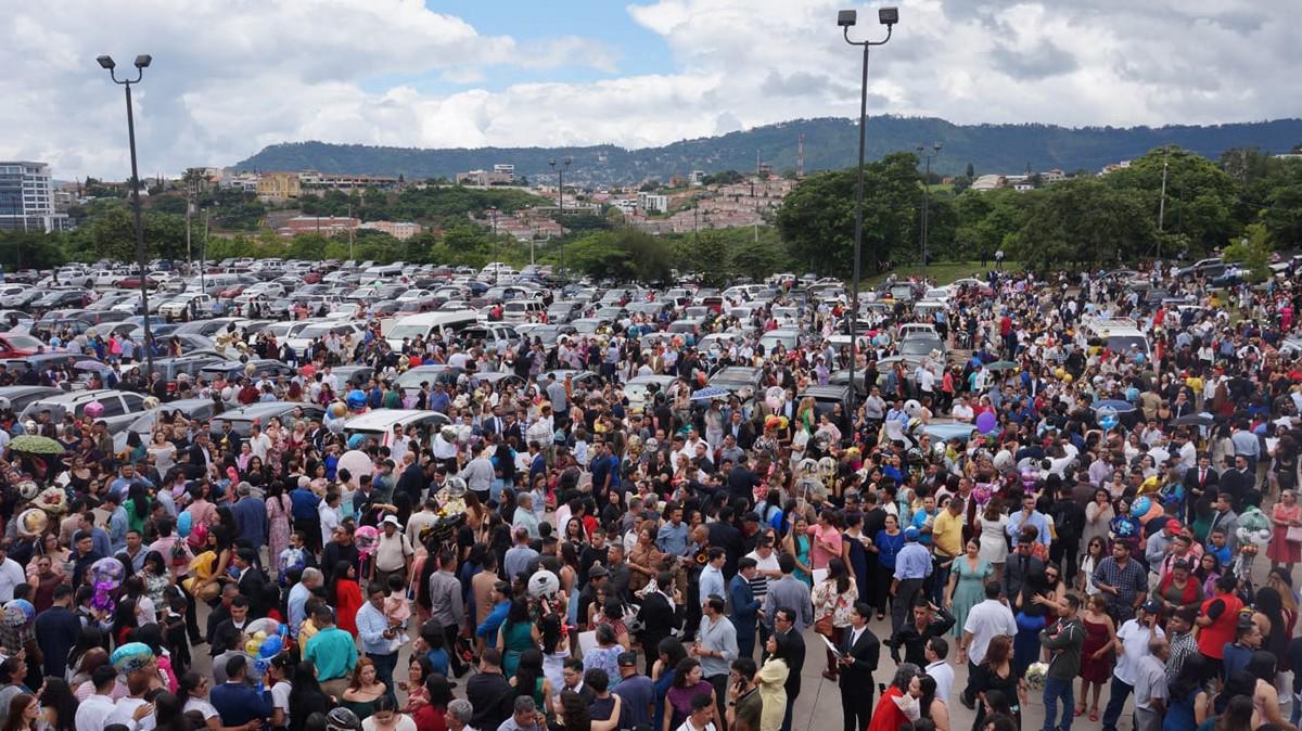 Más de 1,500 profesionales entrega UNAH en su segunda ceremonia de graduación 2024