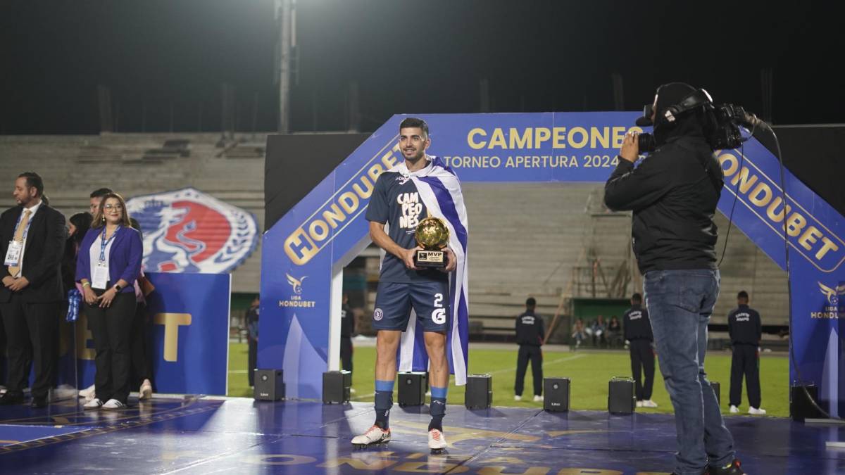 Motagua celebra la obtención de su copa 19 en Liga Nacional: Besos, lágrimas y emoción