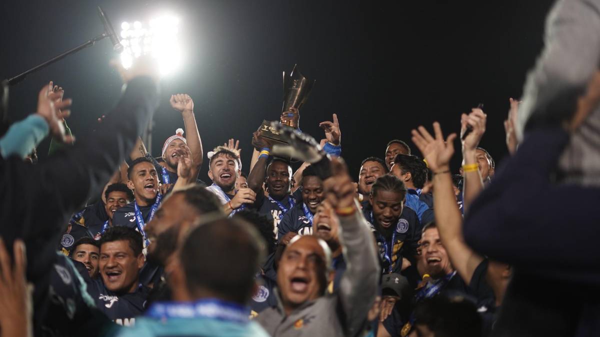 Motagua celebra la obtención de su copa 19 en Liga Nacional: Besos, lágrimas y emoción