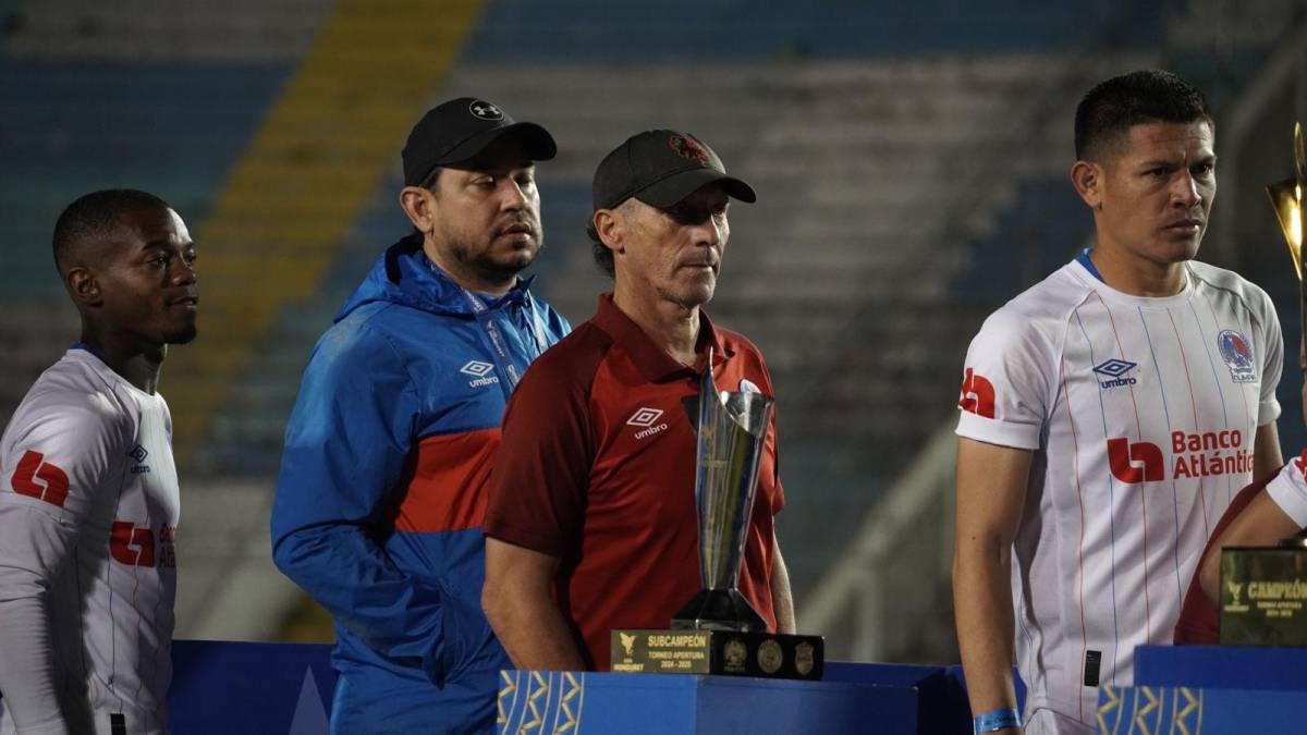 En fotos: Así fue la triste despedida de Pedro Troglio tras perder final ante Motagua