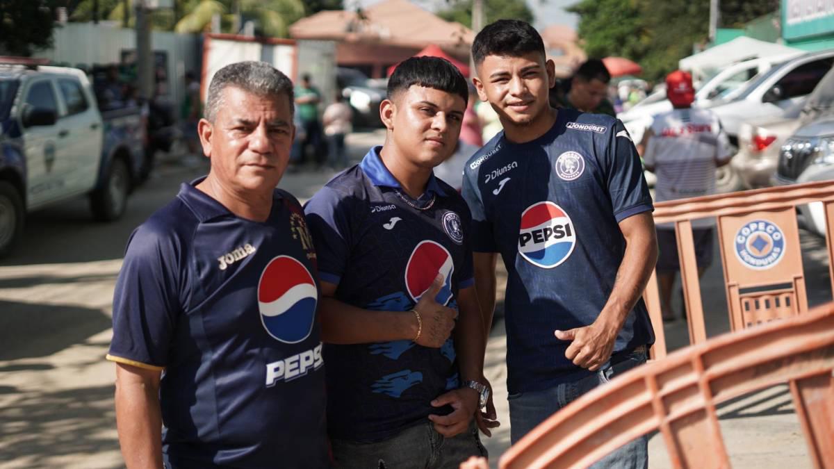 No se vio en TV: Abucheos contra Diego Vázquez y bellas chicas en el Marathón-Motagua