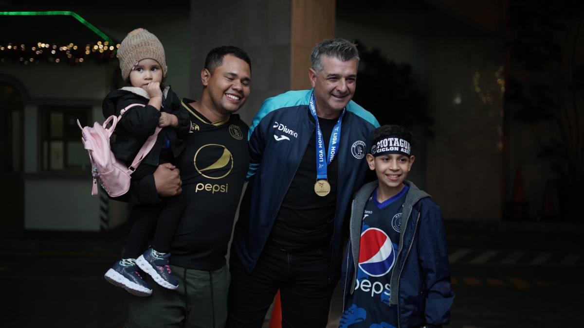 Jugó enfermó y terminó celebrando con cerveza y qué era lo que cargaba Diego Vázquez