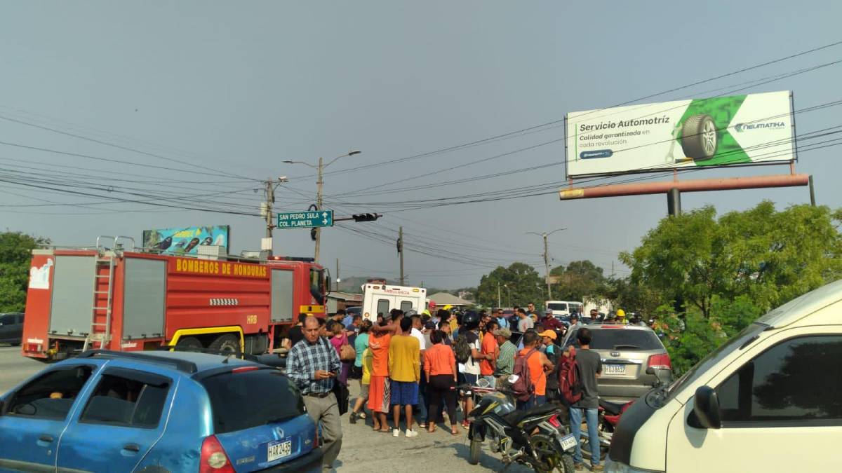 Varios vecinos se aglomeraron en la zona para ver qué ocurría.