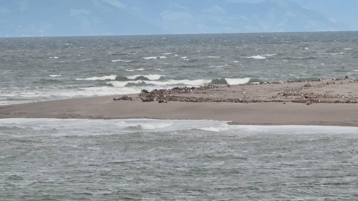 Frente a Marcovia el mar se registraba los primeros indicios de la cercanía del fenómeno climático.