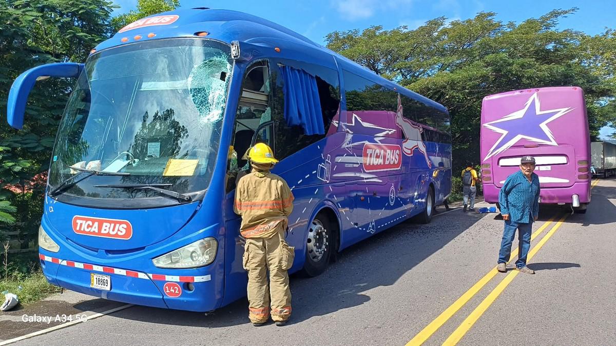 Los destrozos que dejó el choque de buses en Guasaule, Choluteca